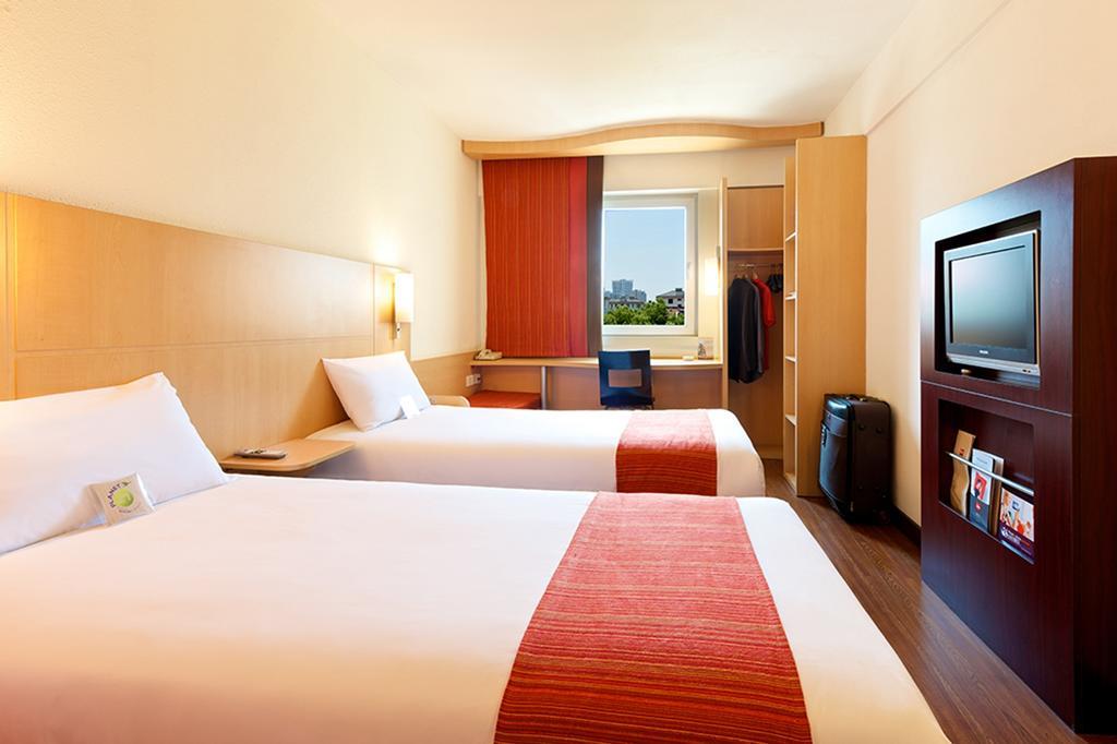 Ibis Ningbo Qianhu Plaza Hotel Bagian luar foto