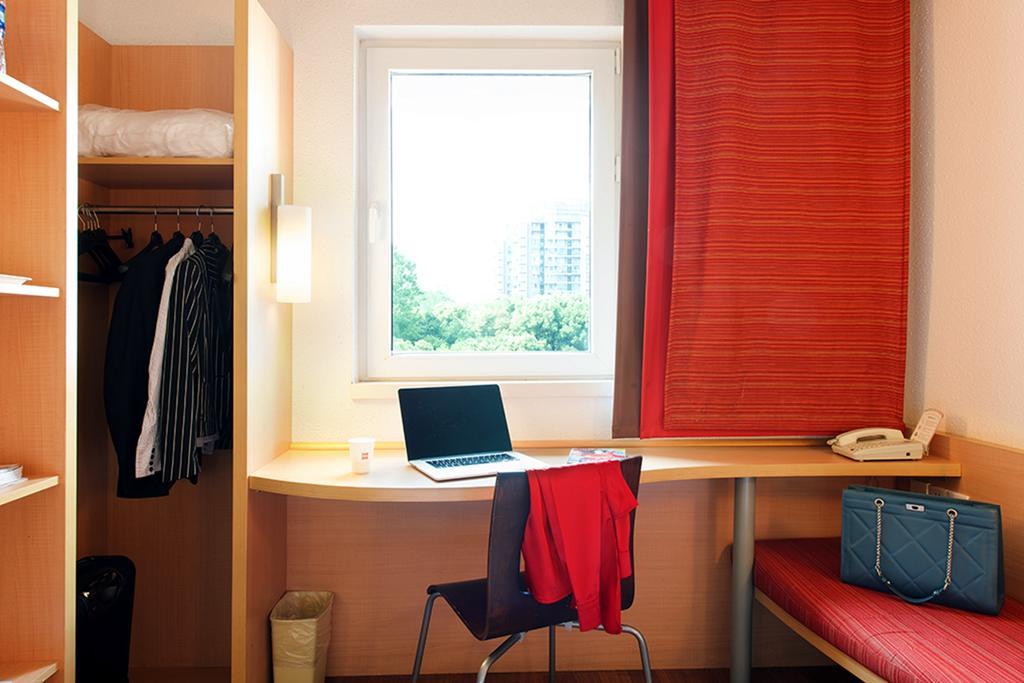 Ibis Ningbo Qianhu Plaza Hotel Bagian luar foto