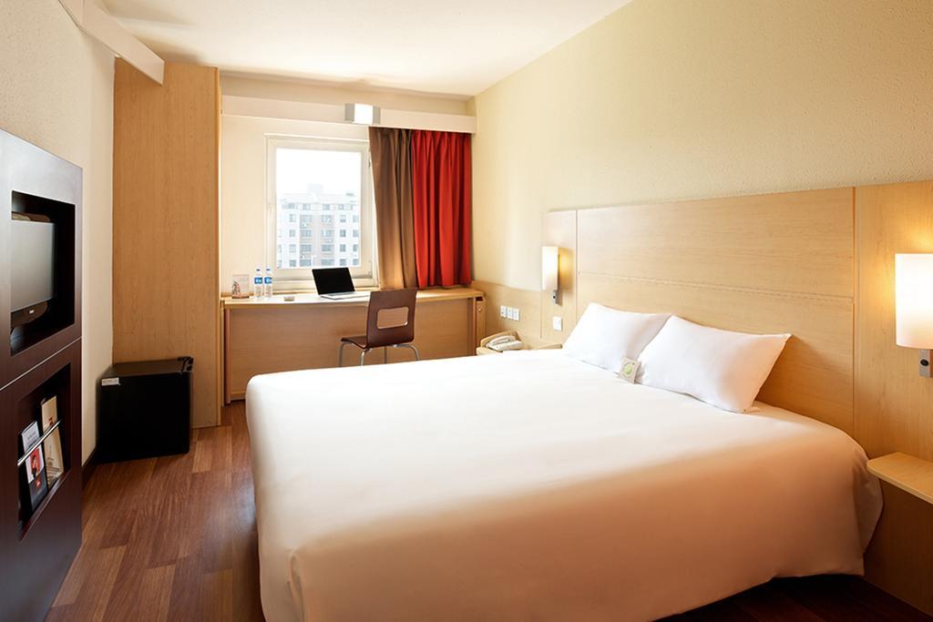 Ibis Ningbo Qianhu Plaza Hotel Bagian luar foto
