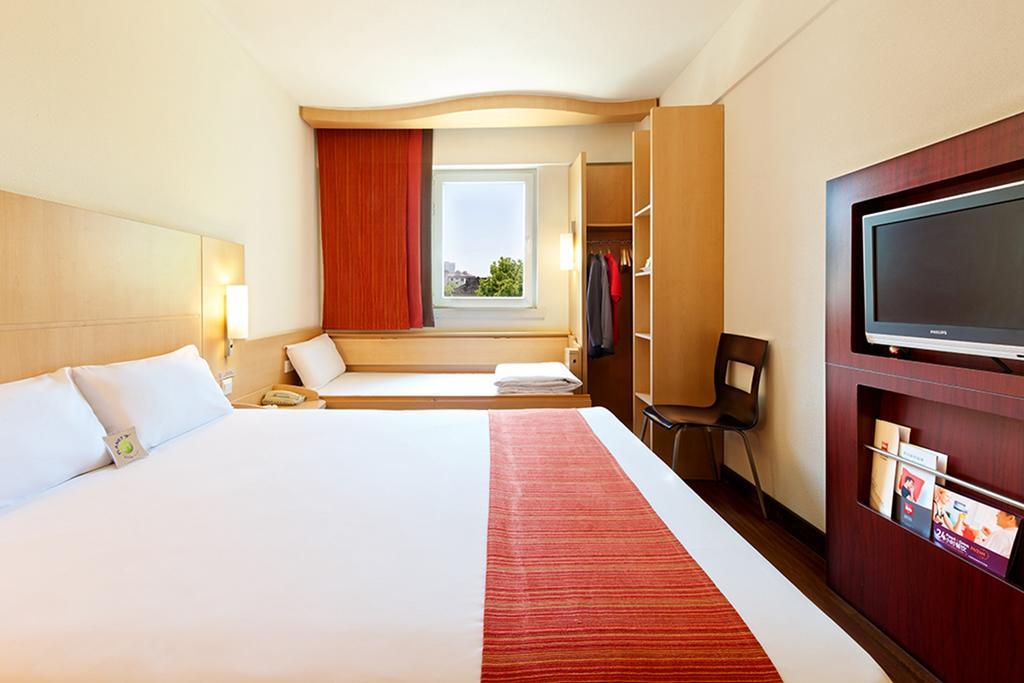 Ibis Ningbo Qianhu Plaza Hotel Bagian luar foto