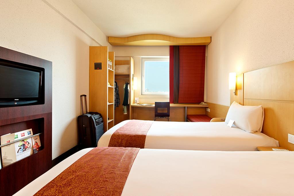 Ibis Ningbo Qianhu Plaza Hotel Bagian luar foto