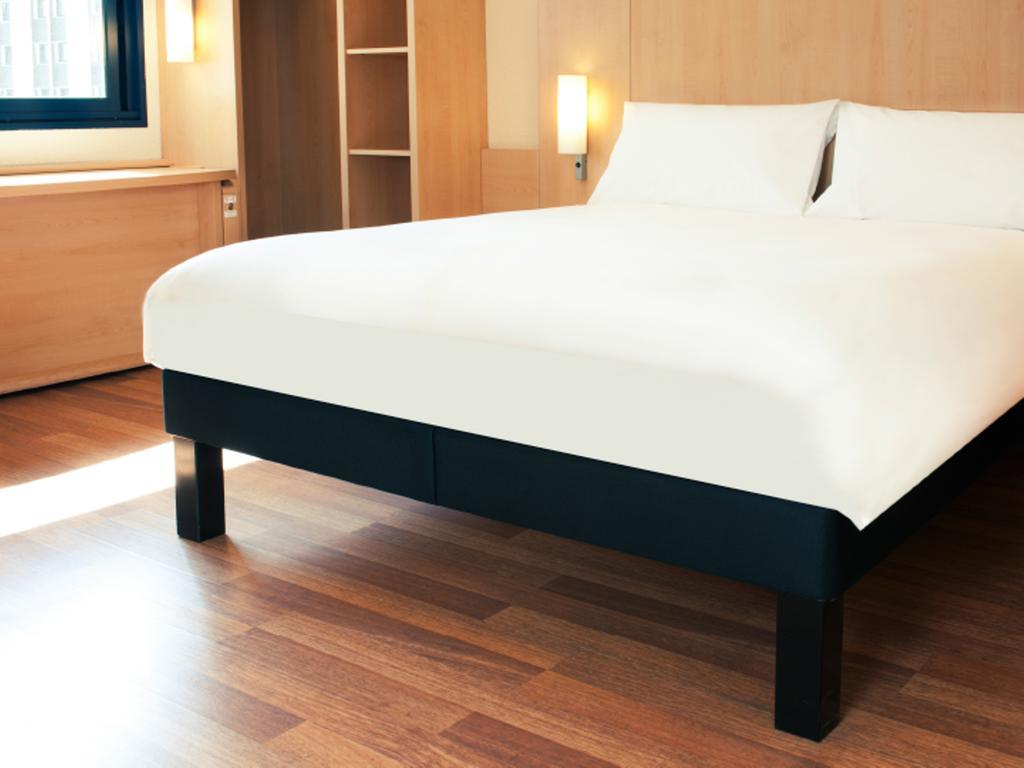 Ibis Ningbo Qianhu Plaza Hotel Bagian luar foto