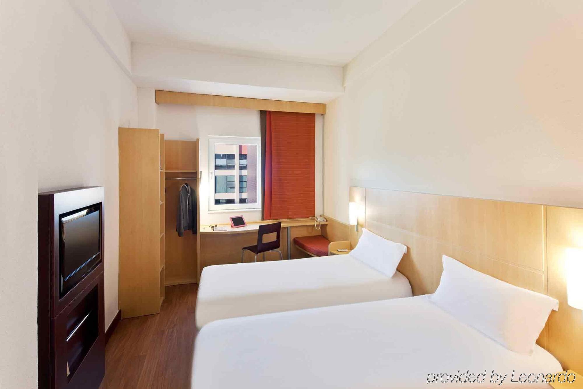 Ibis Ningbo Qianhu Plaza Hotel Bagian luar foto