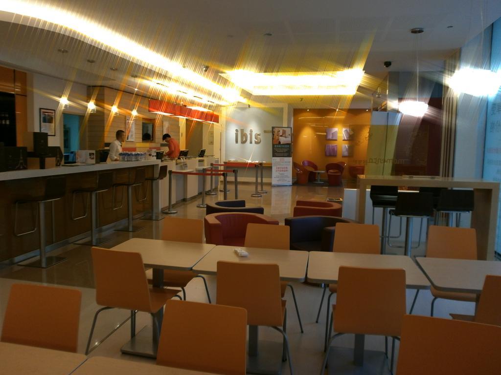 Ibis Ningbo Qianhu Plaza Hotel Bagian luar foto