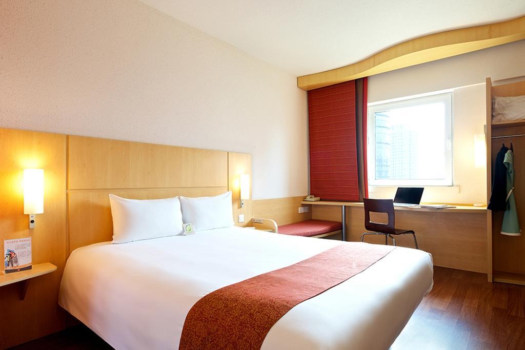Ibis Ningbo Qianhu Plaza Hotel Bagian luar foto