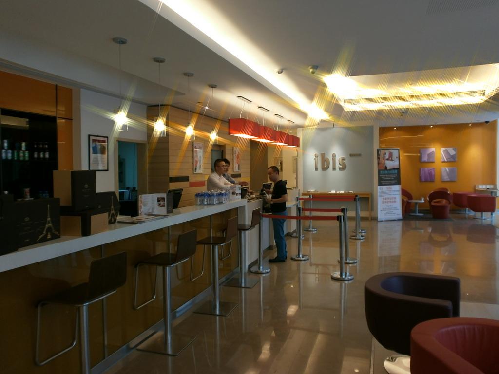 Ibis Ningbo Qianhu Plaza Hotel Bagian luar foto