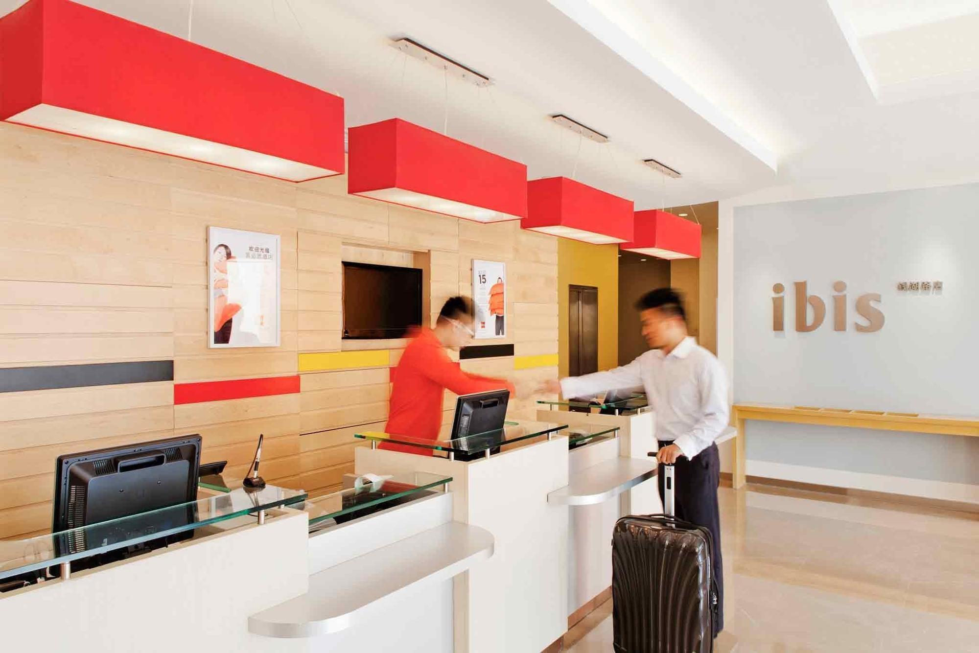 Ibis Ningbo Qianhu Plaza Hotel Bagian luar foto