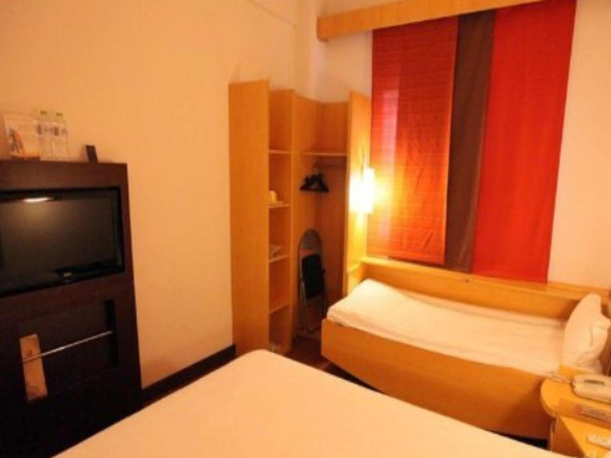 Ibis Ningbo Qianhu Plaza Hotel Bagian luar foto