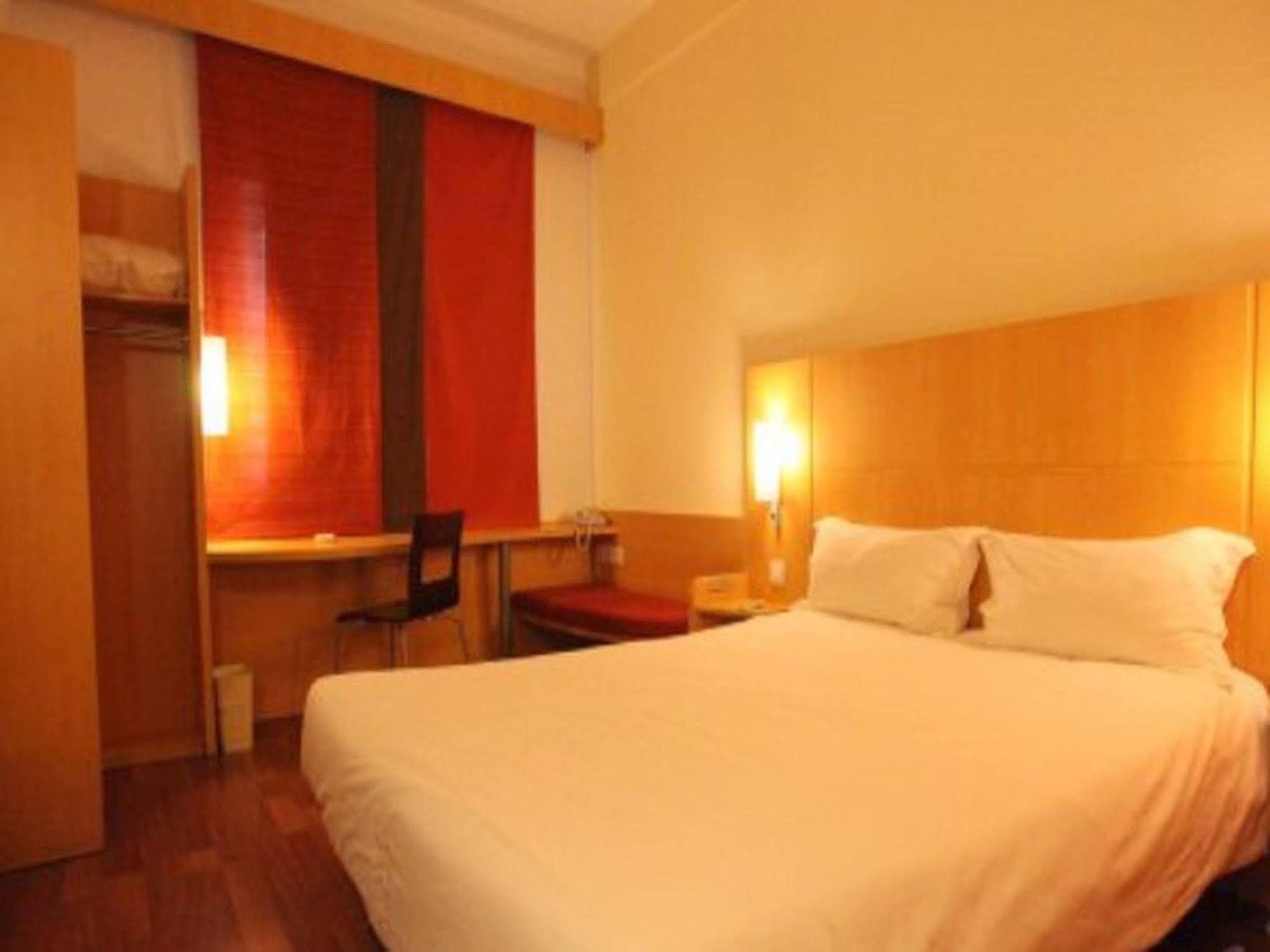 Ibis Ningbo Qianhu Plaza Hotel Bagian luar foto
