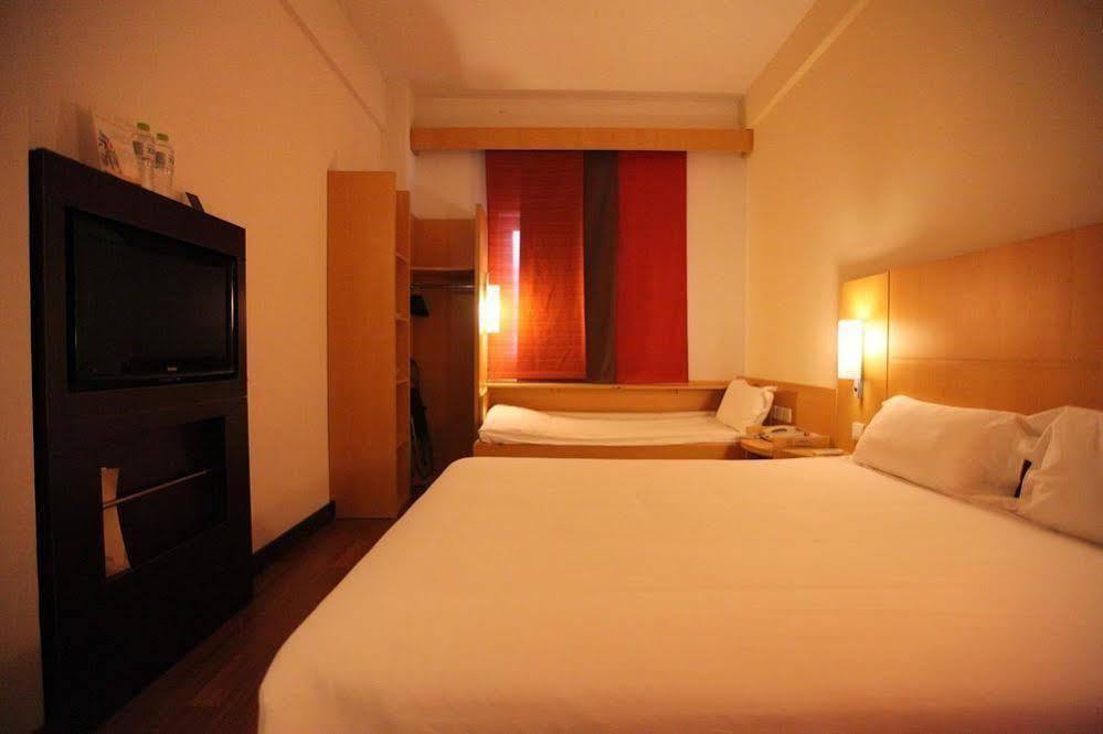 Ibis Ningbo Qianhu Plaza Hotel Bagian luar foto