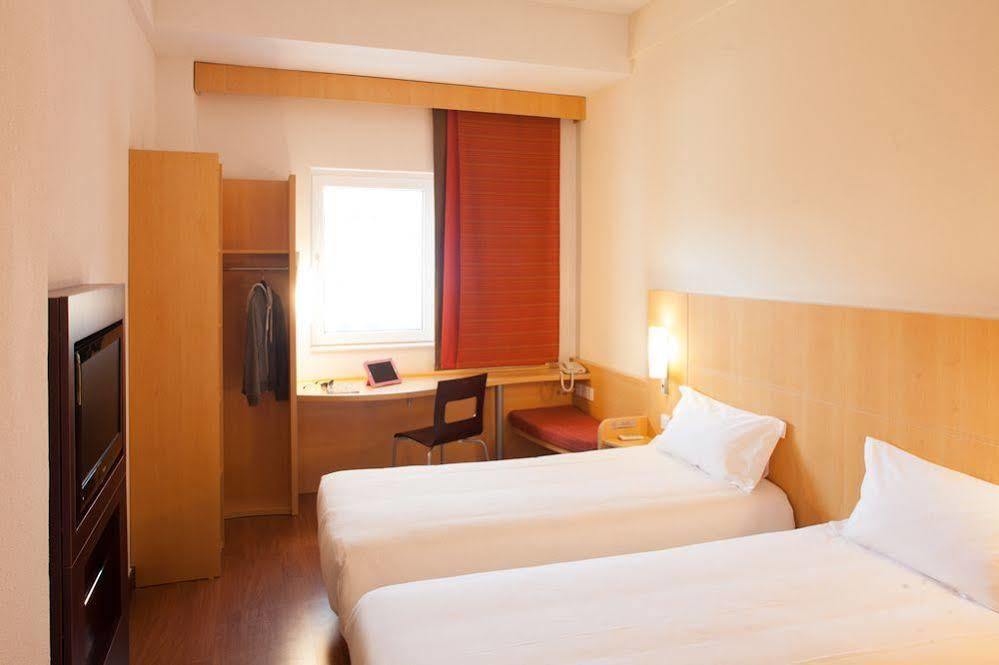 Ibis Ningbo Qianhu Plaza Hotel Bagian luar foto