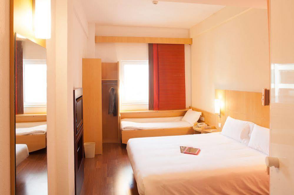 Ibis Ningbo Qianhu Plaza Hotel Bagian luar foto
