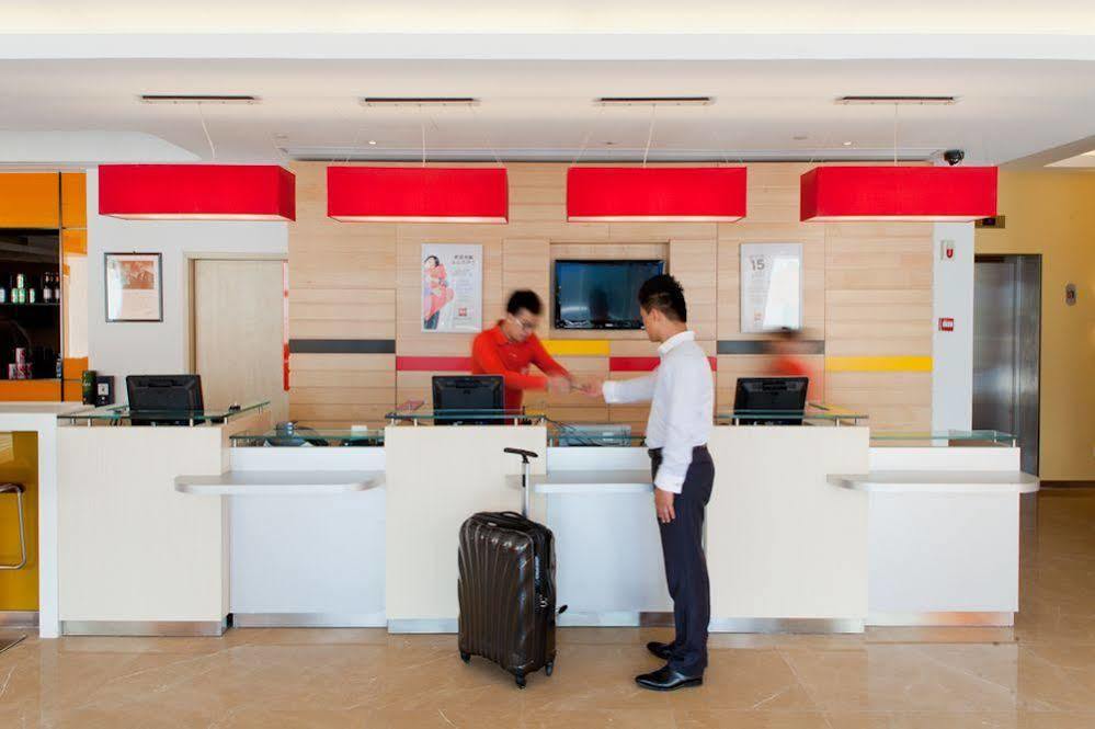 Ibis Ningbo Qianhu Plaza Hotel Bagian luar foto