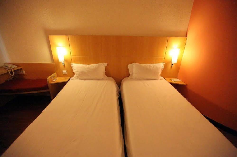 Ibis Ningbo Qianhu Plaza Hotel Bagian luar foto