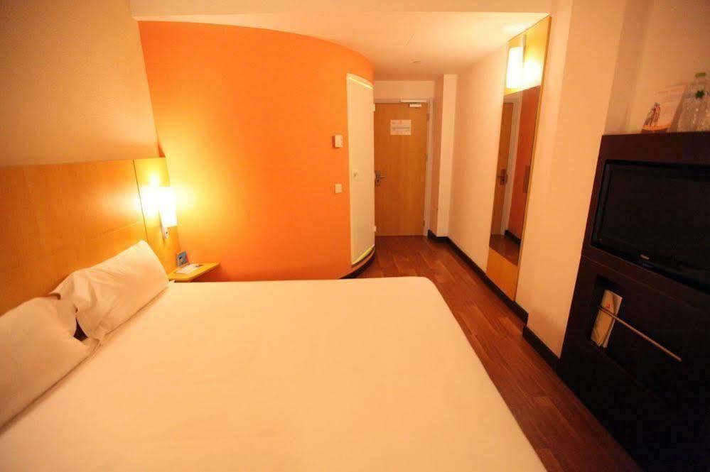 Ibis Ningbo Qianhu Plaza Hotel Bagian luar foto