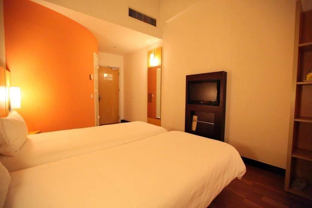 Ibis Ningbo Qianhu Plaza Hotel Bagian luar foto