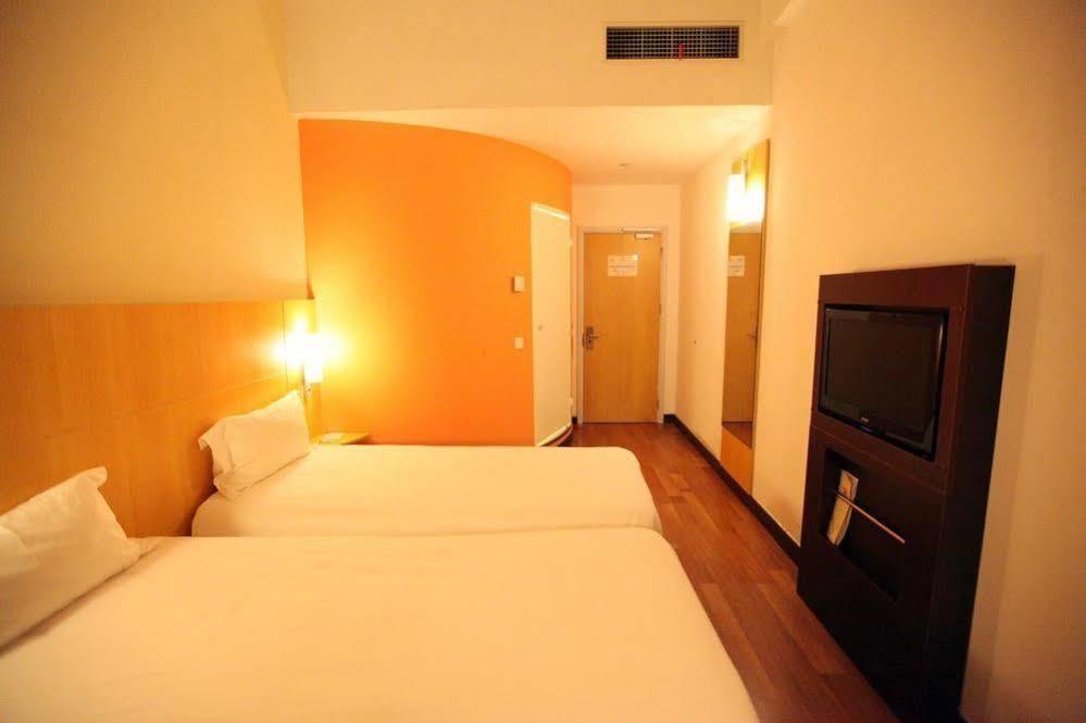 Ibis Ningbo Qianhu Plaza Hotel Bagian luar foto